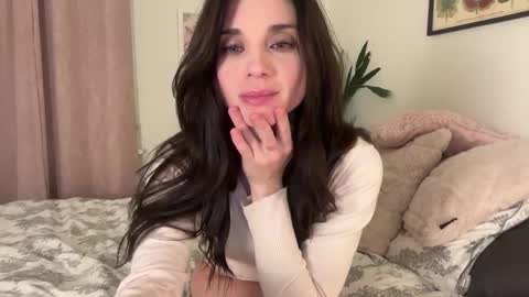 Lillian Rose online show from November 4, 5:09 am