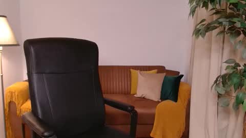 Snapshot of vivienneclement chatting on October 15, 4:19 pm Vivienne online show from October 15, 4:19 pm