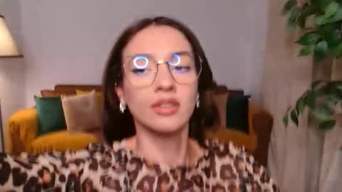 Snapshot of vivienneclement chatting on October 1, 3:55 pm Vivienne online show from October 1, 3:55 pm