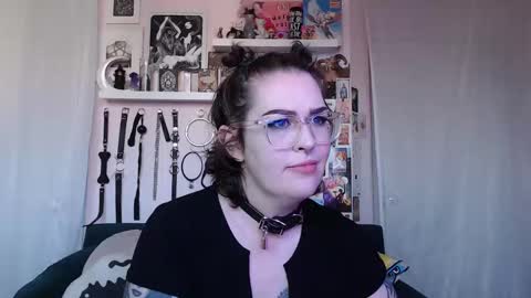 Snapshot of vixinvvitch chatting on October 4, 7:44 pm VIXIN online show from October 4, 7:44 pm