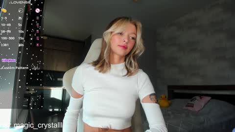 Snapshot of vopooo chatting on January 16, 6:46 am Aliceinst magic crystalll online show from January 16, 6:46 am
