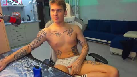 Snapshot of vova_belkin_ chatting on March 12, 10:39 pm vova online show from March 12, 10:39 pm