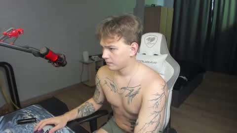 Snapshot of vova_belkin_ chatting on October 8, 10:43 am vova online show from October 8, 10:43 am