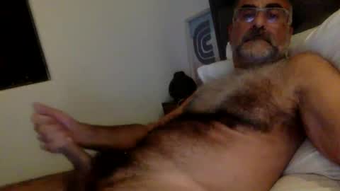 Enjoy guys of all ages if you are not on cam please dont ask for requests if i dont respond dont think im ignoring you i online show from December 19, 7:59 am