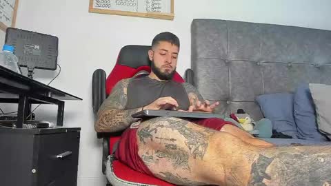 vyxen_ online show from March 30, 8:53 pm