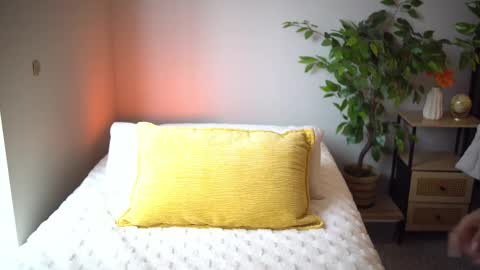 Jen online show from September 14, 6:31 pm