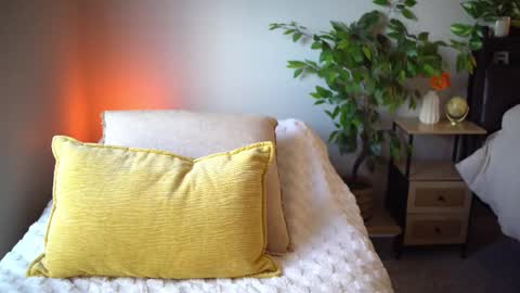 Jen online show from September 15, 6:31 pm