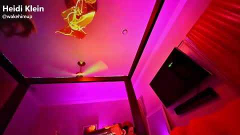 wakehimup online show from December 17, 9:49 am