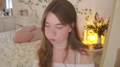Snapshot of watermelon_sugar_ chatting on October 10, 10:32 am Tess Pls support me with Can we reach 155 my favorite number online show from October 10, 10:32 am