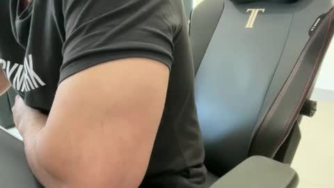 Weapon X online show from October 24, 3:51 am