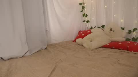 Snapshot of welcome_to_forever chatting on October 18, 3:49 pm LANA online show from October 18, 3:49 pm