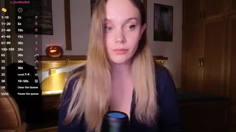 Snapshot of wet_lana chatting on October 18, 7:40 pm Lana online show from October 18, 7:40 pm