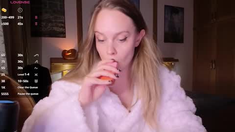 Snapshot of wet_lana chatting on October 20, 7:19 pm Lana online show from October 20, 7:19 pm