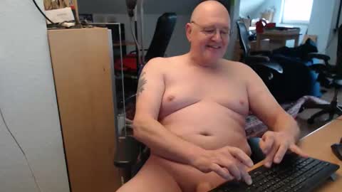 WeTwo online show from November 13, 9:45 am