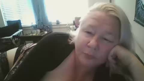 Snapshot of whipsnap19 chatting on October 15, 4:30 pm whipsnap19 online show from October 15, 4:30 pm