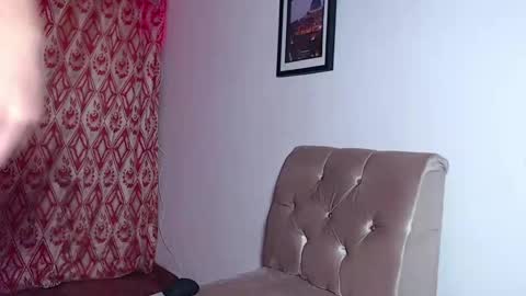 Snapshot of white_boy84723 chatting on February 25, 5:19 am white boy online show from February 25, 5:19 am