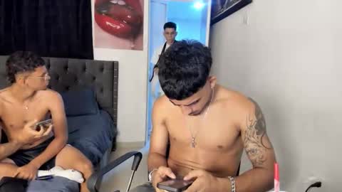 white online show from April 26, 4:54 am