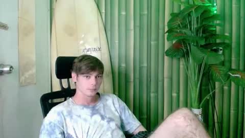 Snapshot of whiteboyinasia chatting on October 2, 9:08 am Christian online show from October 2, 9:08 am