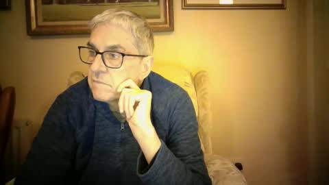 whitebriefs009 online show from December 3, 4:18 pm