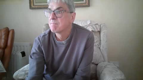 whitebriefs009 online show from September 22, 3:16 pm