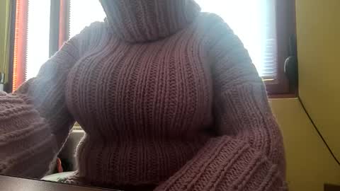 whitesweater online show from January 12, 7:59 am