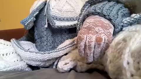 whitesweater online show from March 17, 7:13 am