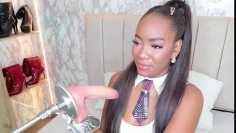 whitneyyfox online show from November 25, 11:47 pm