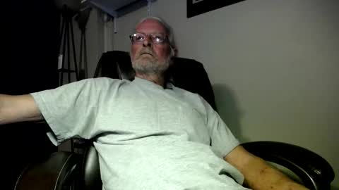 whofcares2 online show from April 10, 1:33 am