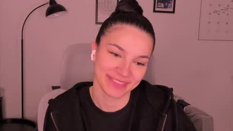 whoislulu online show from April 14, 8:01 pm