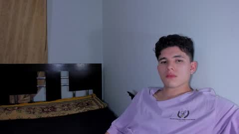 whos_he online show from December 1, 12:07 am