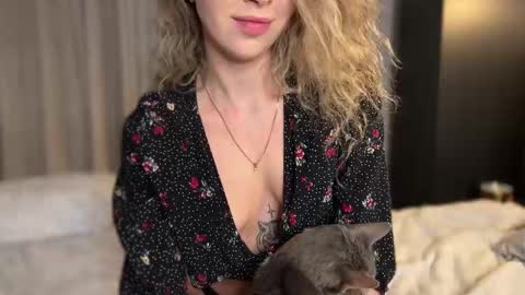 Alice online show from February 13, 11:04 pm