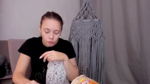 Veronica online show from March 6, 4:17 pm