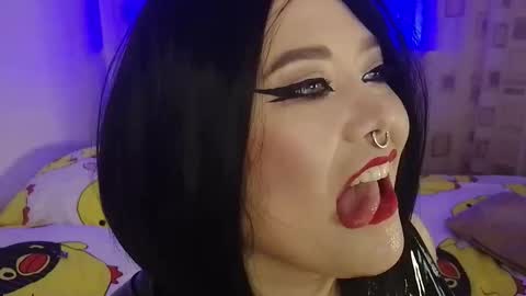 Laura  online show from October 8, 10:48 pm