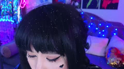 Laura  online show from January 1, 11:29 pm