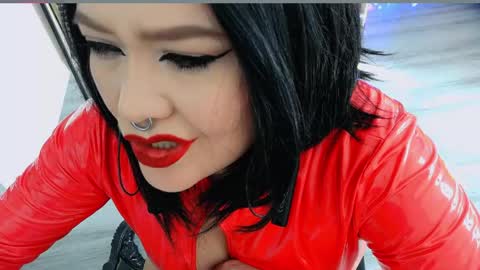 Laura  online show from April 27, 6:00 am