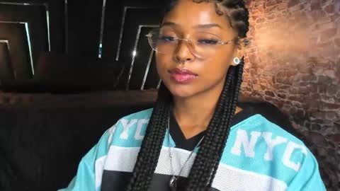 wild_firee_ online show from May 19, 1:56 am