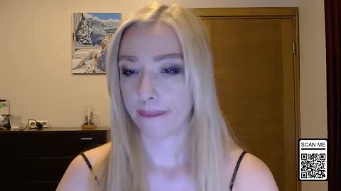 Snapshot of wild_silk_desire chatting on September 18, 1:15 pm Alina online show from September 18, 1:15 pm