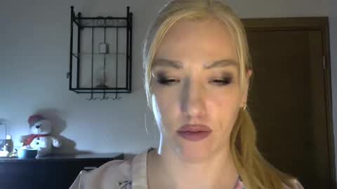 Snapshot of wild_silk_desire chatting on March 10, 2:48 pm Alina online show from March 10, 2:48 pm