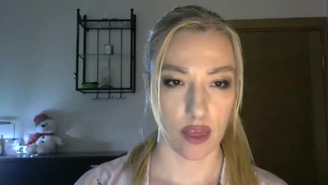 Snapshot of wild_silk_desire chatting on March 1, 11:39 am Alina online show from March 1, 11:39 am