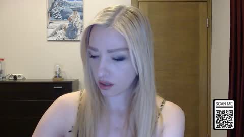 Snapshot of wild_silk_desire chatting on October 6, 1:51 pm Alina online show from October 6, 1:51 pm