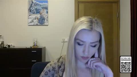 Snapshot of wild_silk_desire chatting on October 13, 3:25 pm Alina online show from October 13, 3:25 pm