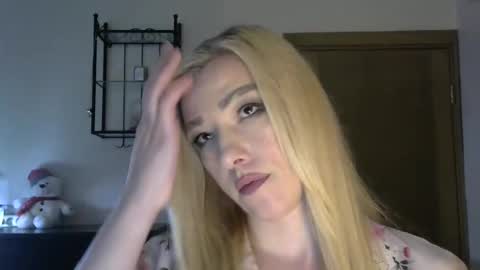 Snapshot of wild_silk_desire chatting on February 26, 2:27 pm Alina online show from February 26, 2:27 pm