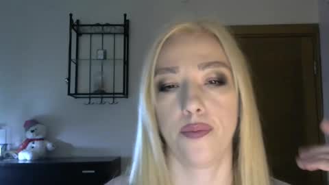 Snapshot of wild_silk_desire chatting on March 6, 8:41 am Alina online show from March 6, 8:41 am
