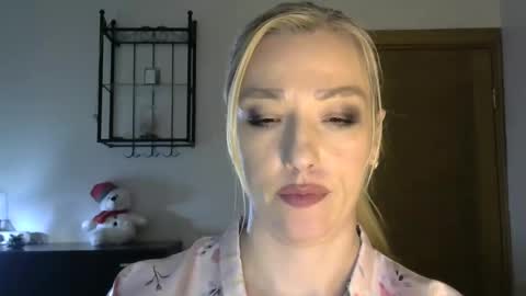 Snapshot of wild_silk_desire chatting on February 12, 11:18 am Alina online show from February 12, 11:18 am