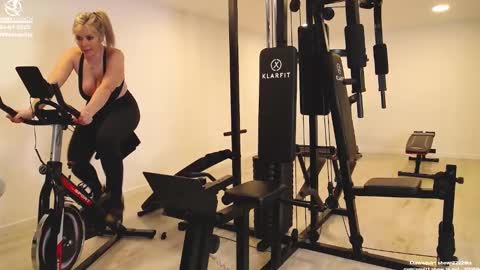 Lili online show from January 24, 8:00 pm