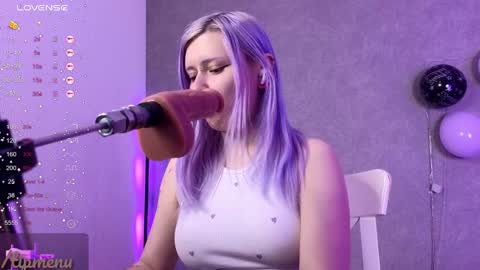 Your virtual girlfriend online show from December 5, 1:11 pm