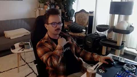 Snapshot of winnydepooh chatting on October 15, 7:42 am cream36 online show from October 15, 7:42 am
