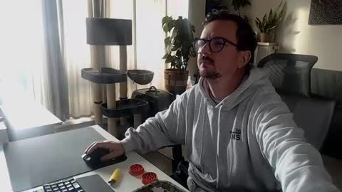 Snapshot of winnydepooh chatting on January 31, 2:39 pm cream36 online show from January 31, 2:39 pm