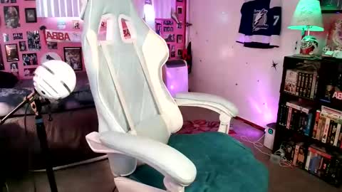 Wolfie online show from May 26, 10:27 pm