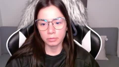 Snapshot of wolfs_daughter chatting on October 5, 2:20 am Alex online show from October 5, 2:20 am